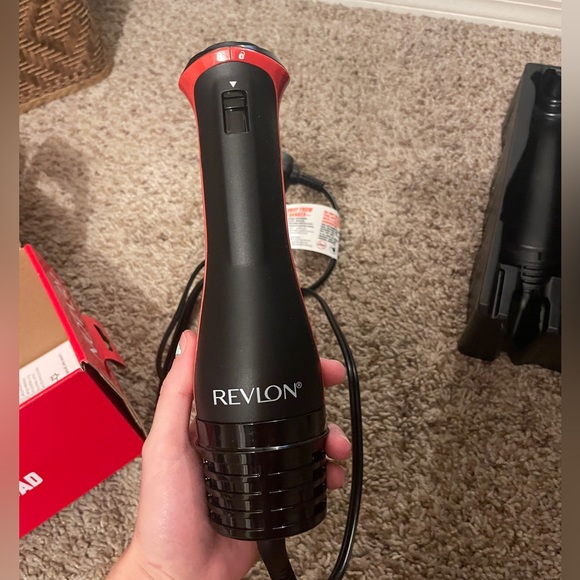 Revlon One-Step Blowout Curls - Picture 15 of 16